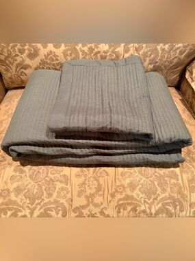 Brooks Brothers Full/Queen Quilt Comforter Set